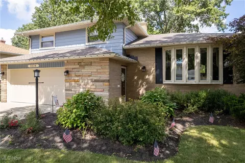 3226 Arrow Ln, Parma, OH 44134