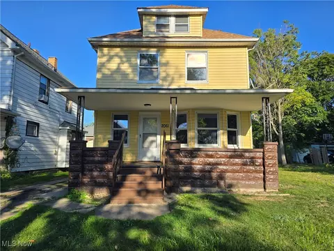 2061 W 89th St, Cleveland, OH 44102