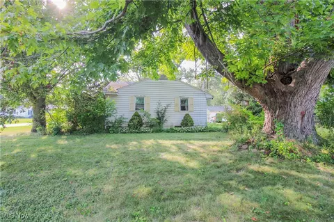 499 E 44th St, Lorain, OH 44052 photo 17
