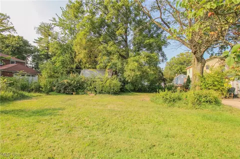 499 E 44th St, Lorain, OH 44052 photo 6