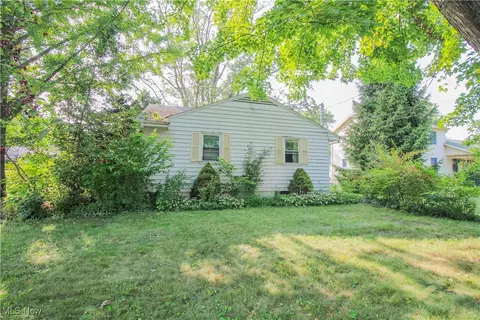 499 E 44th St, Lorain, OH 44052 photo 3