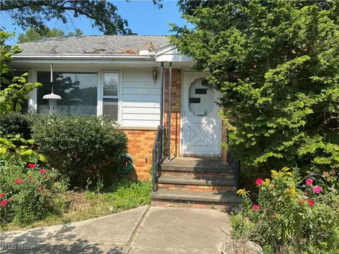 499 E 44th St, Lorain, OH 44052 photo 2