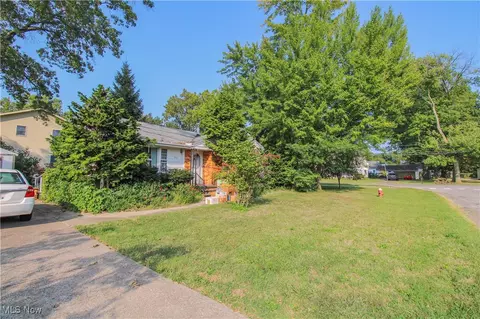 499 E 44th St, Lorain, OH 44052