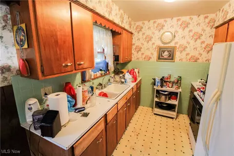 499 E 44th St, Lorain, OH 44052 photo 8
