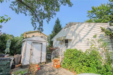499 E 44th St, Lorain, OH 44052 photo 4