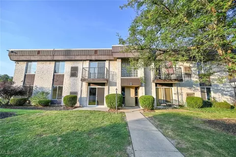 8583 N Akins Rd #101, North Royalton, OH 44133