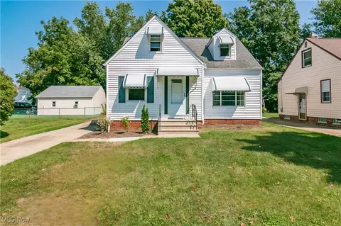 215 E 328th St, Willowick, OH 44095