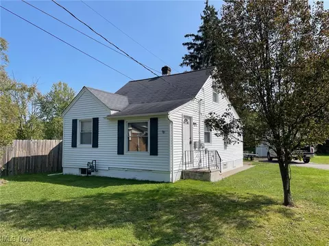 5647 Bartlett Rd, Bedford Heights, OH 44146
