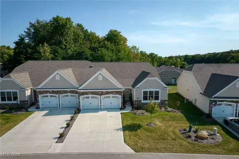 3716 Pin Oak Dr, Stow, OH 44224