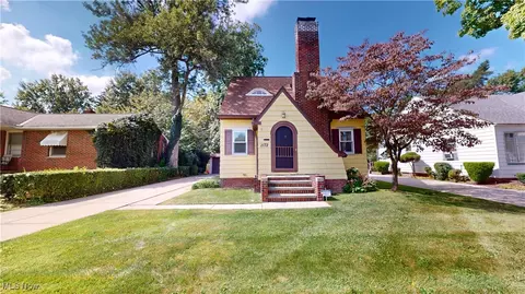 1172 Belrose Rd, Mayfield Heights, OH 44124