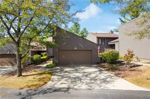 8167 Stoney Brook Dr, Chagrin Falls, OH 44023