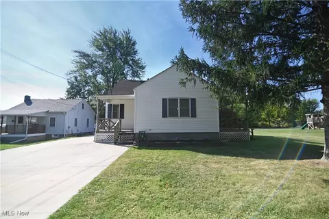 56 Woodglen Ave, Niles, OH 44446