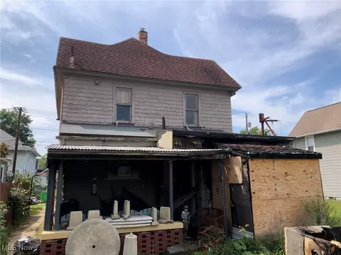 Exterior - 116 8th St SW, Massillon, OH 44647 photo 3 of 4