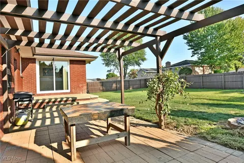Exterior - 580 Como St, Struthers, OH 44471 photo 3 of 4