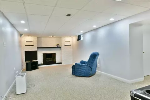 Living - 580 Como St, Struthers, OH 44471 photo 4 of 4