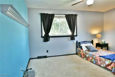 Bedroom - 580 Como St, Struthers, OH 44471 photo 7 of 9