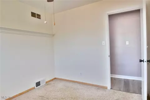 Bedroom - 580 Como St, Struthers, OH 44471 photo 6 of 9