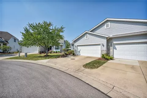 113 Saint Andrews, Elyria, OH 44035 photo 2