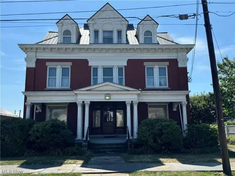 136 E Walnut St, Barnesville, OH 43713