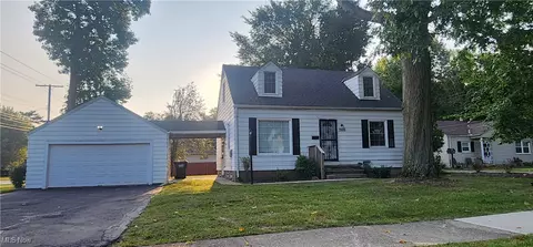 1105 Elmwood Rd, Mayfield Heights, OH 44124