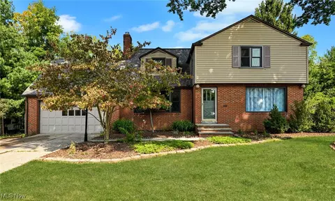 9636 Parkland Dr, Parma, OH 44130