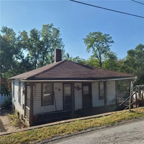 46858 Columbia St, Fairpoint, OH 43927