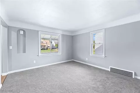 Living - 30044 Robert St, Wickliffe, OH 44092 photo 4 of 4