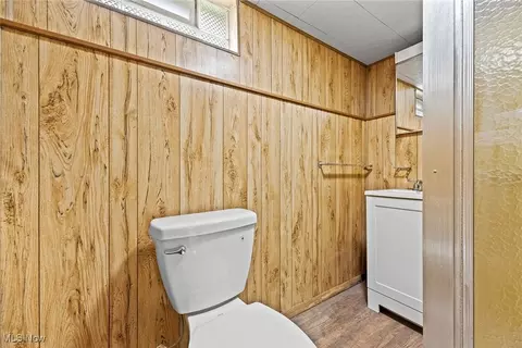 Bath - 30044 Robert St, Wickliffe, OH 44092 photo 2 of 2