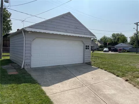631 E 240th St, Euclid, OH 44123 photo 6