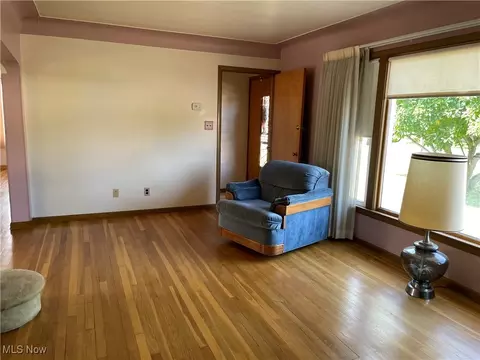 631 E 240th St, Euclid, OH 44123 photo 7