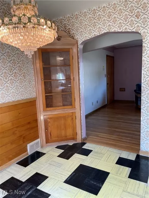 631 E 240th St, Euclid, OH 44123 photo 16