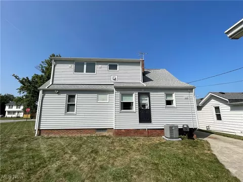 631 E 240th St, Euclid, OH 44123 photo 5