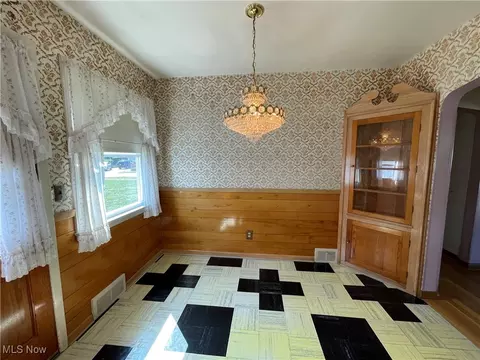 631 E 240th St, Euclid, OH 44123 photo 12