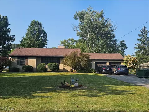 3891 Bruce Dr SE, Warren, OH 44484