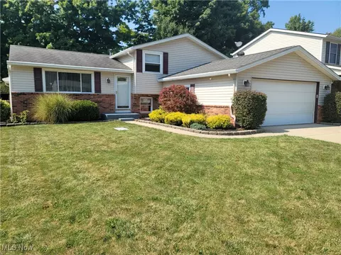 5756 Marine Pkwy, Mentor On The Lake, OH 44060