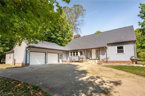 8757 Lynn Park St NE, Alliance, OH 44601