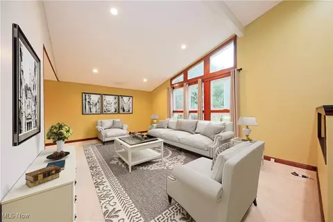 2501 E Pleasant Valley Rd, Seven Hills, OH 44131 photo 3