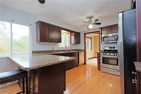 2501 E Pleasant Valley Rd, Seven Hills, OH 44131 photo 9