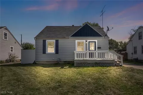 241 Hawthorne St, Elyria, OH 44035