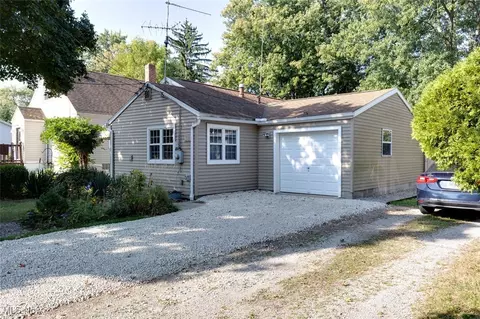 558 Meade Ave, Akron, OH 44305