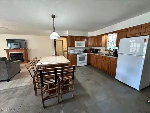 301 Pleasant St, Barnesville, OH 43713 photo 5