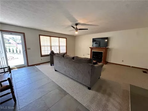 301 Pleasant St, Barnesville, OH 43713 photo 3