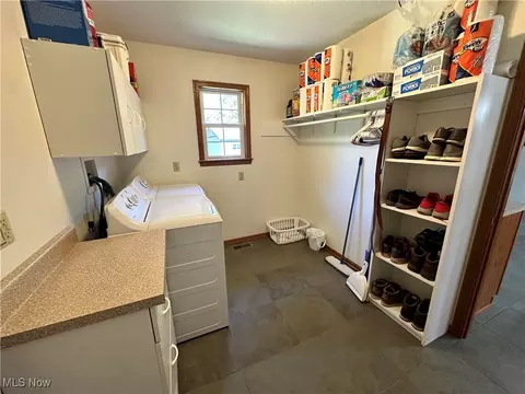 301 Pleasant St, Barnesville, OH 43713 photo 10