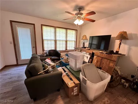 301 Pleasant St, Barnesville, OH 43713 photo 15