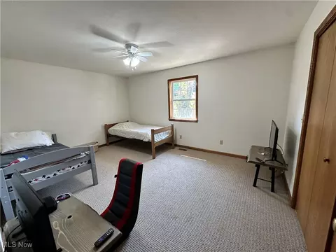 301 Pleasant St, Barnesville, OH 43713 photo 8