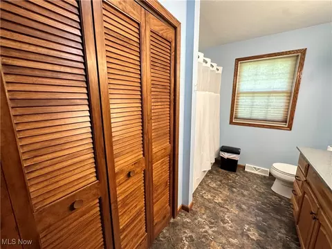 301 Pleasant St, Barnesville, OH 43713 photo 13