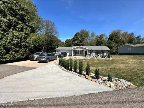 301 Pleasant St, Barnesville, OH 43713