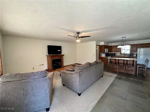 301 Pleasant St, Barnesville, OH 43713 photo 2