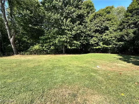301 Pleasant St, Barnesville, OH 43713 photo 23