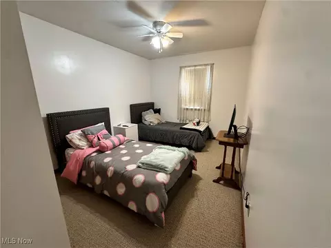 301 Pleasant St, Barnesville, OH 43713 photo 6